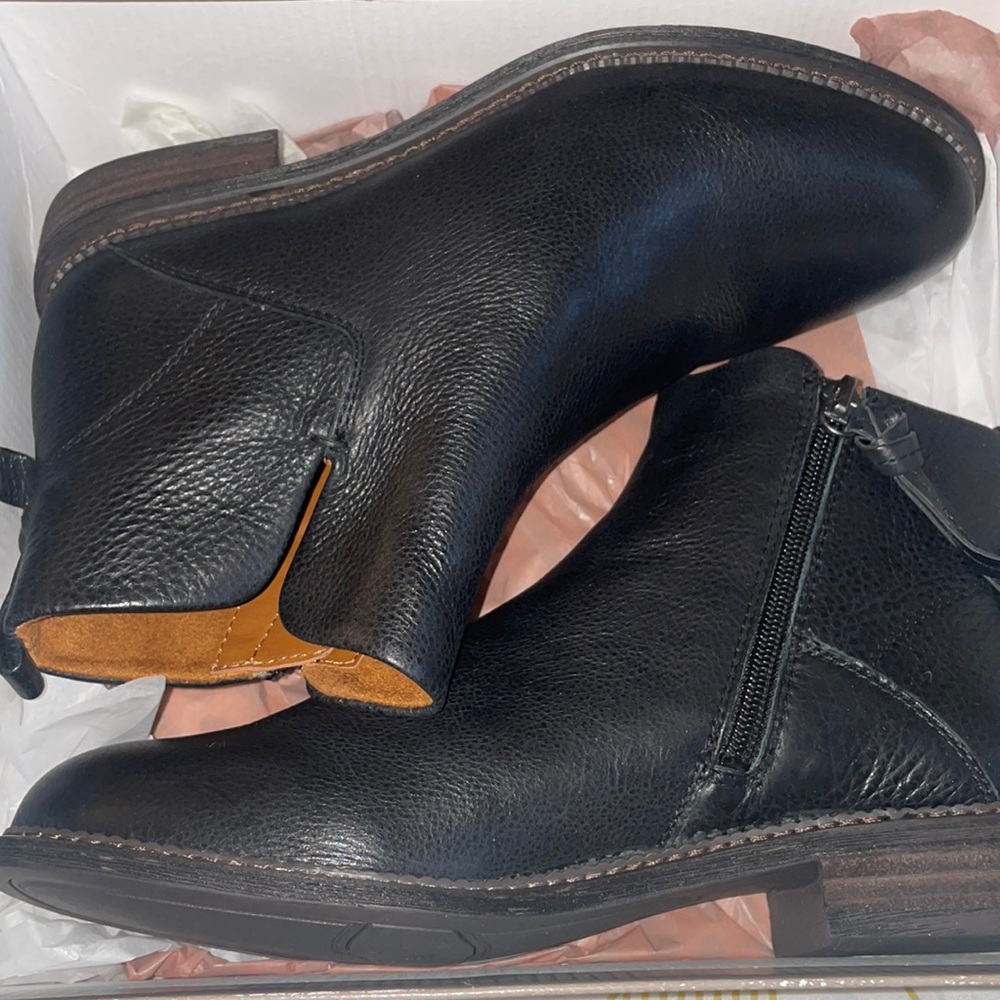 Women boots in black